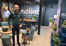 Nolina presenteerde weer een nieuwe soort potroos, de Piia, die gelijk het brons in de Glazen Tulp Award mocht pakken. Het betreft het middelste plantje op het tafeltje naast Erik Bos. Het plantje eronder is al commercieel beschikbaar, die erboven wordt volgend jaar geïntroduceerd.